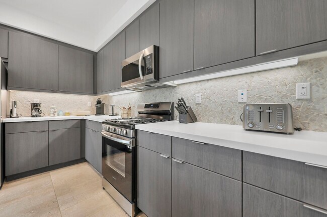 Building Photo - 80208 Whisper Rock Way