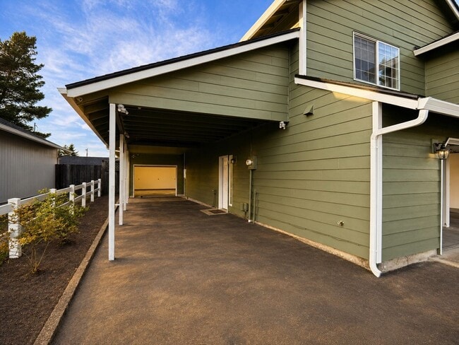 Building Photo - 226 Sparks Dr