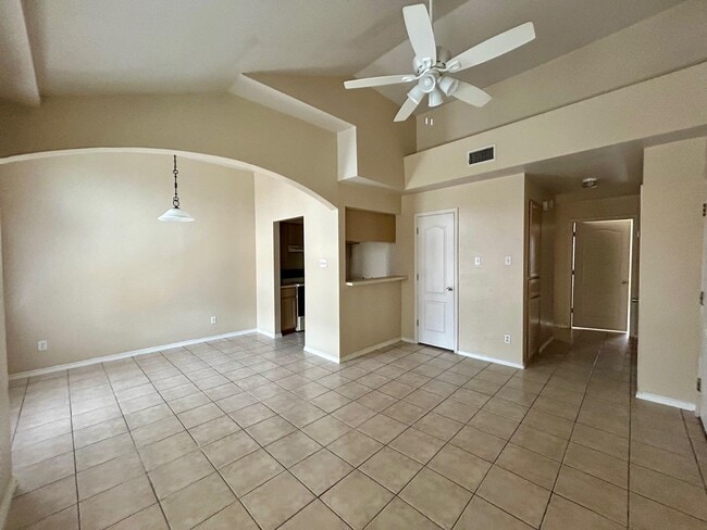 Building Photo - 203 Martingale