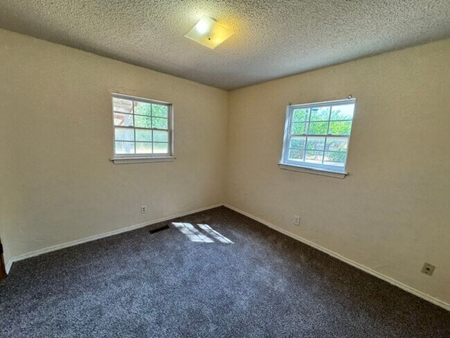 Building Photo - 6408 S Lindsay Ave