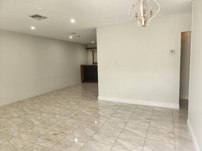 Building Photo - 452 Martin Ave