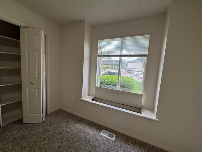 Building Photo - 4343 W Rose Hl St