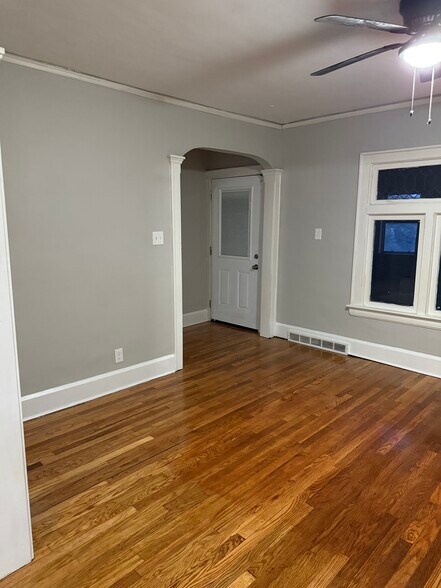 Living room - 3616 E 106th St