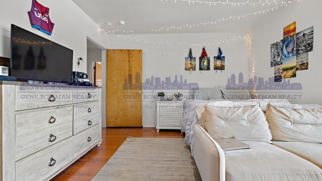 Building Photo - Dorothy