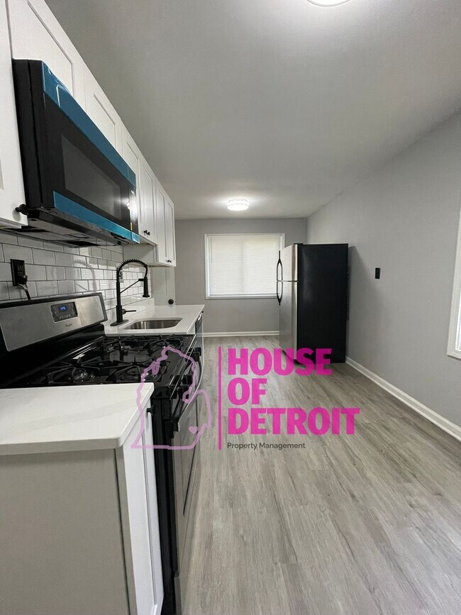 Building Photo - Beautiful 3 Bedroom Single Family ~Summer ...