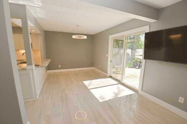 Building Photo - 18188 N Stoneridge Dr