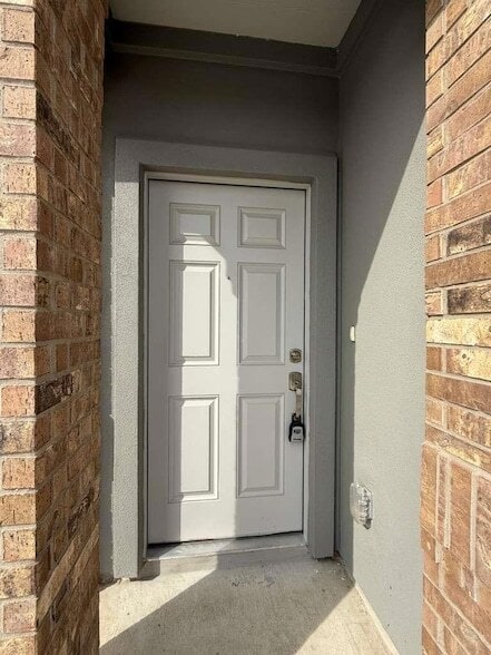 Building Photo - 223 Camargue Dr