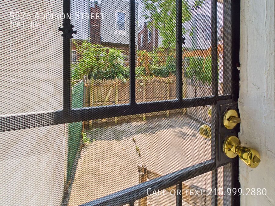 Building Photo - 5526 Addison St