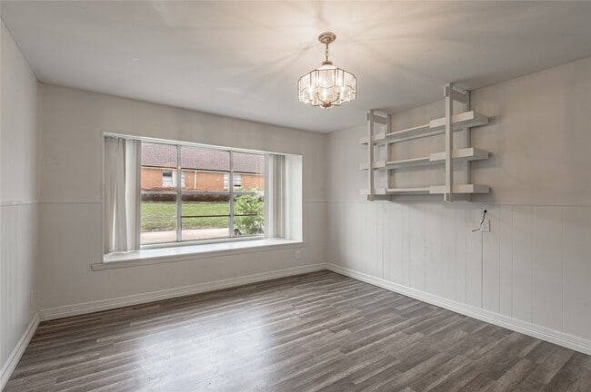 Building Photo - 1819 Ave Q