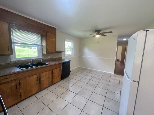 Building Photo - Dublin, 3 BR / 1 BA Available 11/17