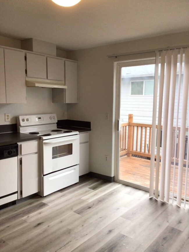 Building Photo - Washougal 2 Bedroom Townhome