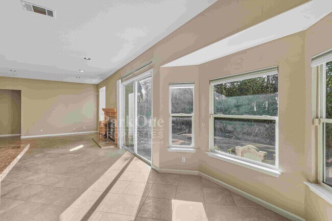 Building Photo - Beautiful Home in Peacock Creek