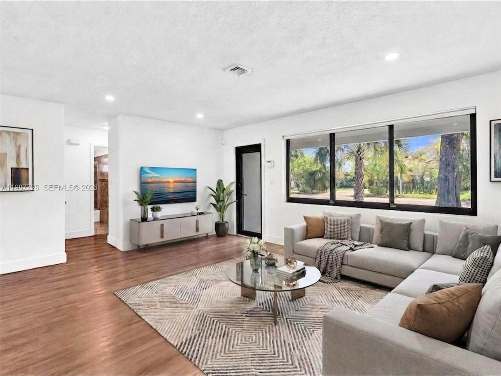 Building Photo - 3193 Taft St