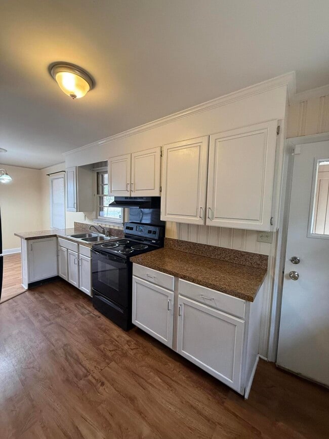 Building Photo - 119 Woodside Rd