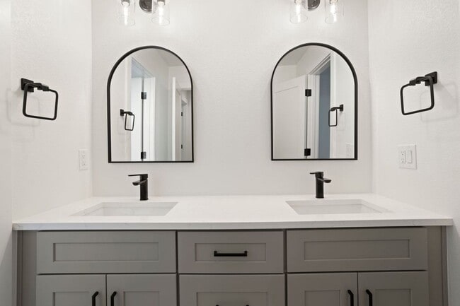 Building Photo - Modern New Construction Duplex in Desirabl...
