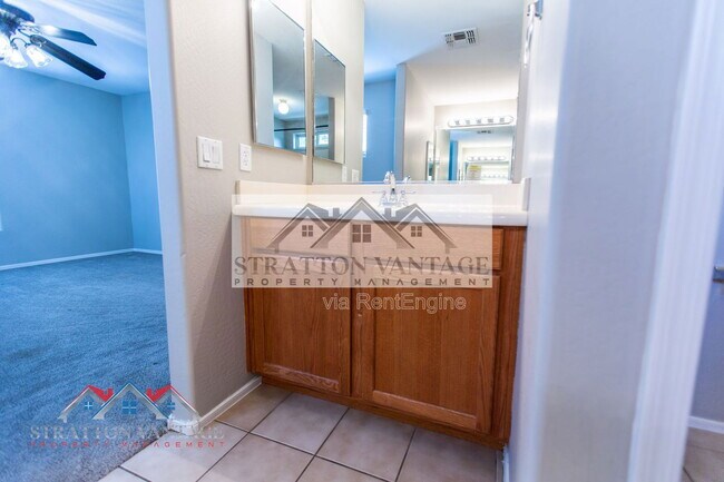 Building Photo - 10013 E Impala Ave