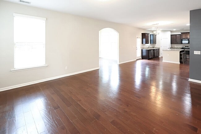 Building Photo - Stunning & Spacious 4 Bedroom Home in Highland Falls Community