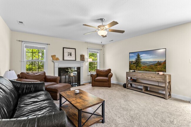 Building Photo - 520 Black Pearl Cir