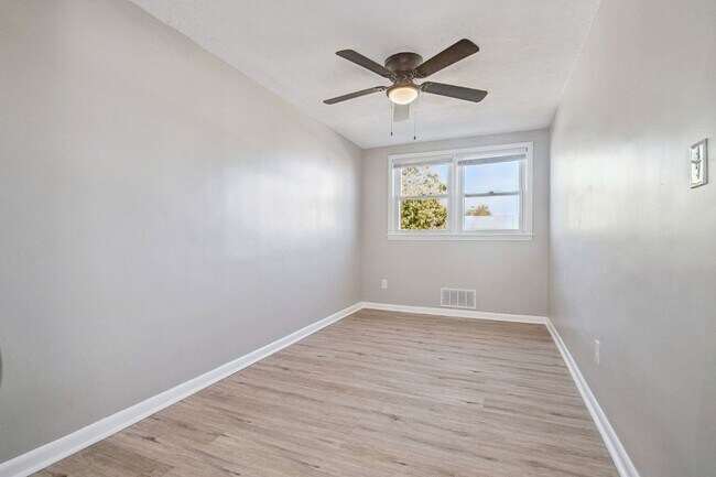 Building Photo - Beautiful Three-Bedroom in Dundalk