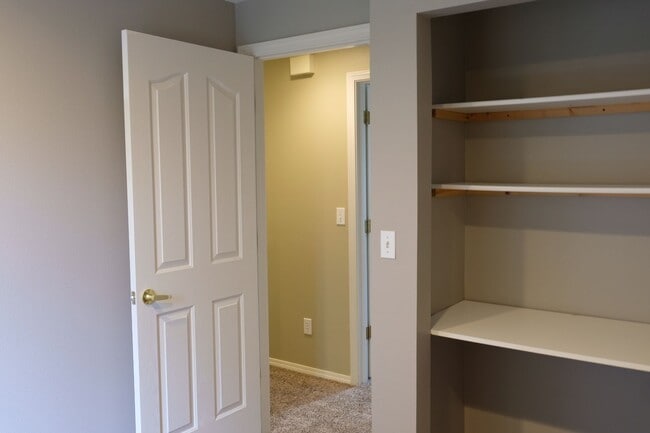 Building Photo - !!!HALF MONTH RENT FREE!!!? Beautifully Updated Home in a Peaceful, Highly Desirable Fisher’s Lan...