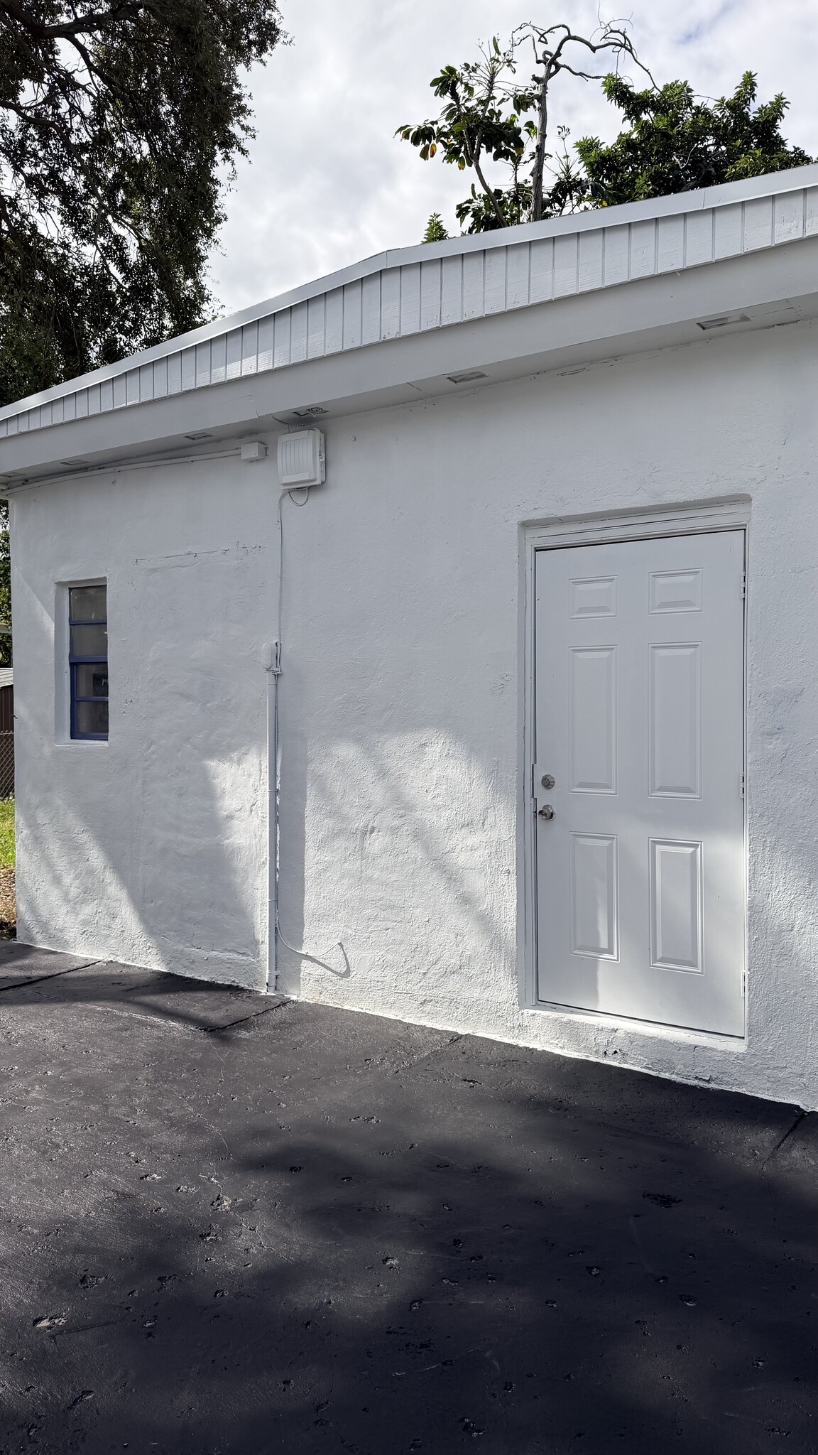 Building Photo - 414 Phippen Waiters Rd