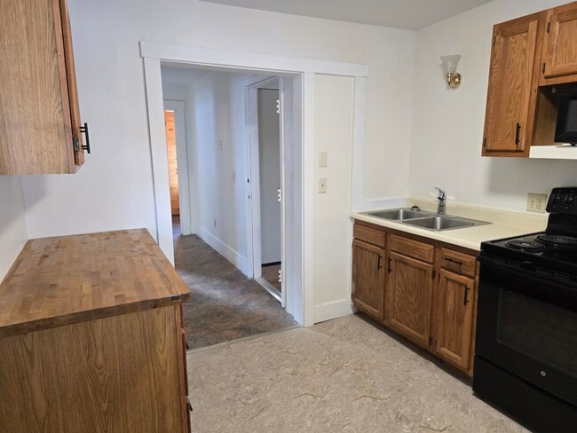 Building Photo - 147-149-149 Laurel St