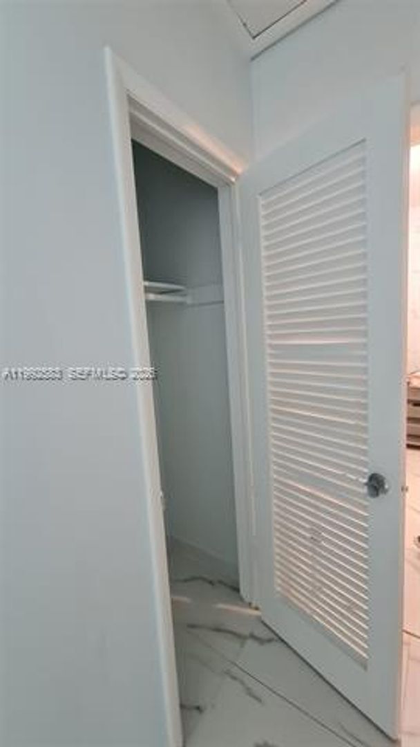 Building Photo - 6130 SW 64th Ave