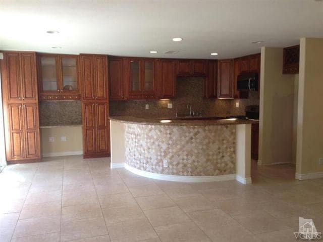 Building Photo - 5256 Laurel Park Dr