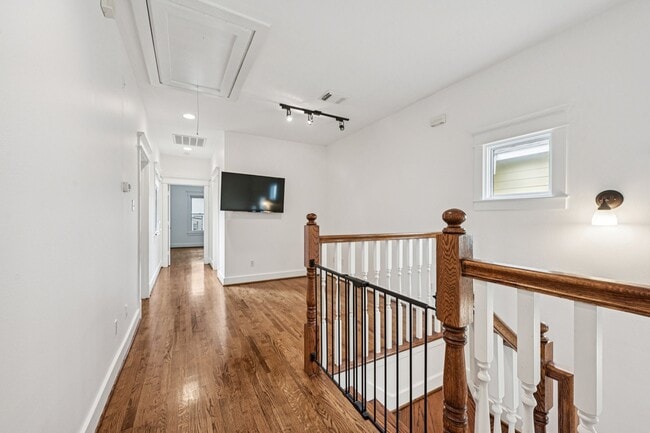 Building Photo - 1537 Alexander St