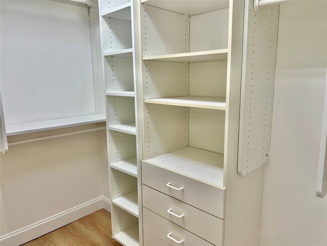 Building Photo - 9587 Weldon Cir