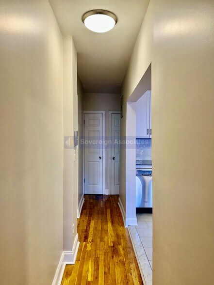 Building Photo - 386 Manhattan Ave
