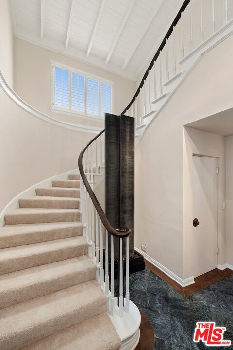 Building Photo - 1029 Chevy Chase Dr