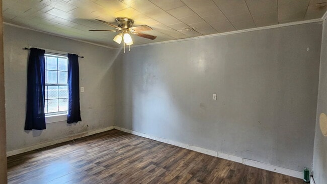 Building Photo - 528 E Lake St