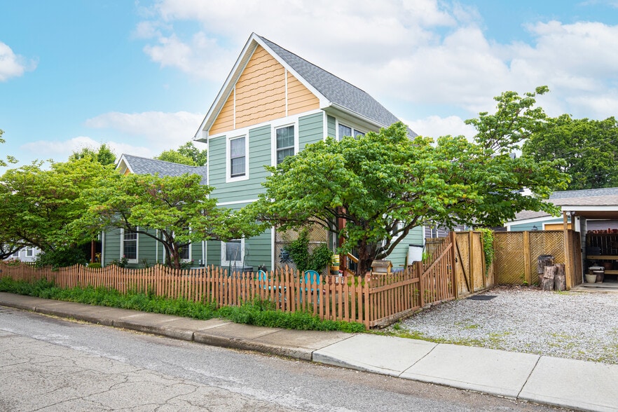 Building Photo - 1502 Woodlawn Ave