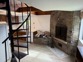 Building Photo - 1047 Danby Rd