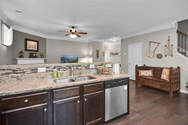 Building Photo - 307 Lakeside Ln