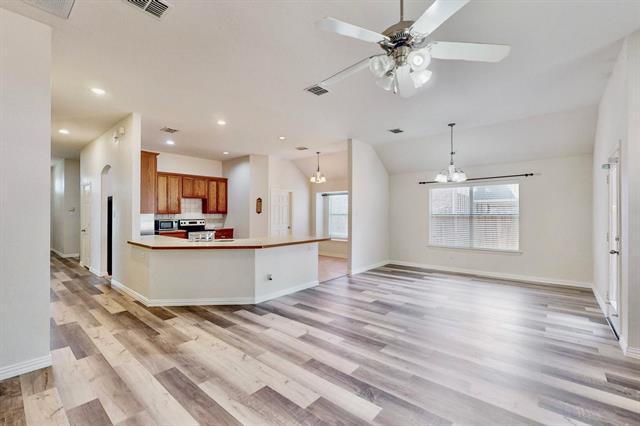 Building Photo - 1216 Lake Forest Dr