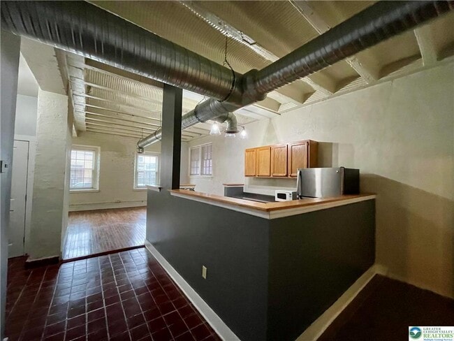 Building Photo - 147 S 4th St