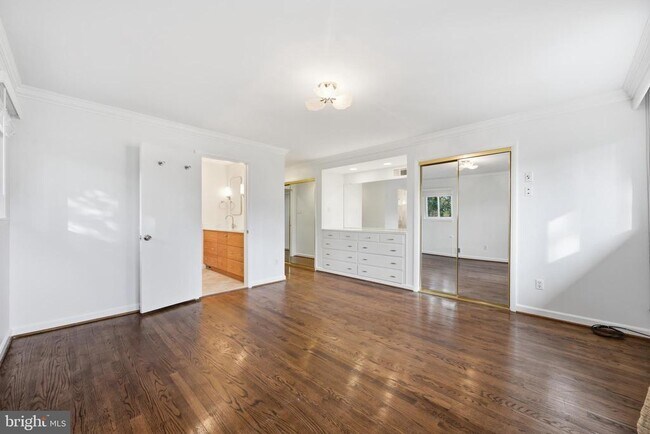 Building Photo - 5804 Lenox Rd