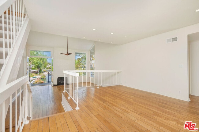 Building Photo - 4618 Park Mirasol