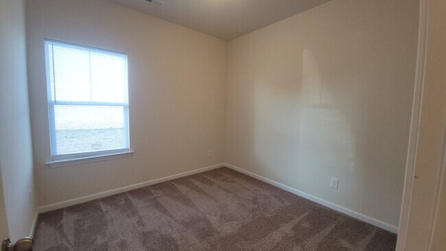 Building Photo - "Charming 3-Bed Oasis with Granite Elegance in Harvest – 1,501 Sq Ft of Comfort!"