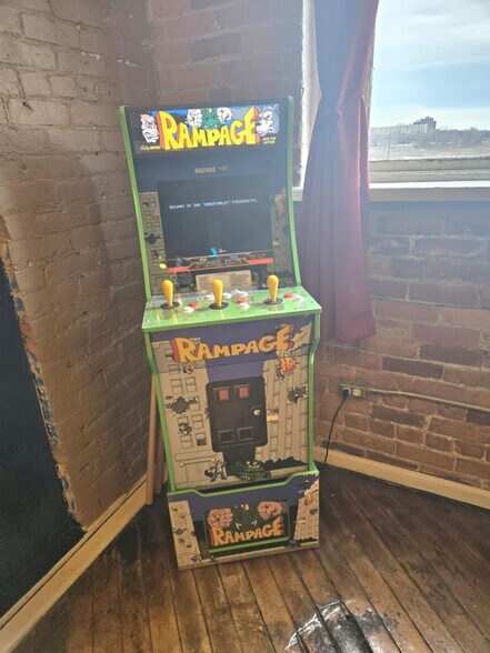 Building Photo - 226 Mt Elliott St