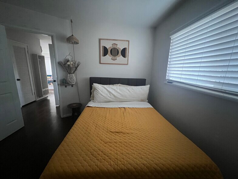 Building Photo - 67 College Dr