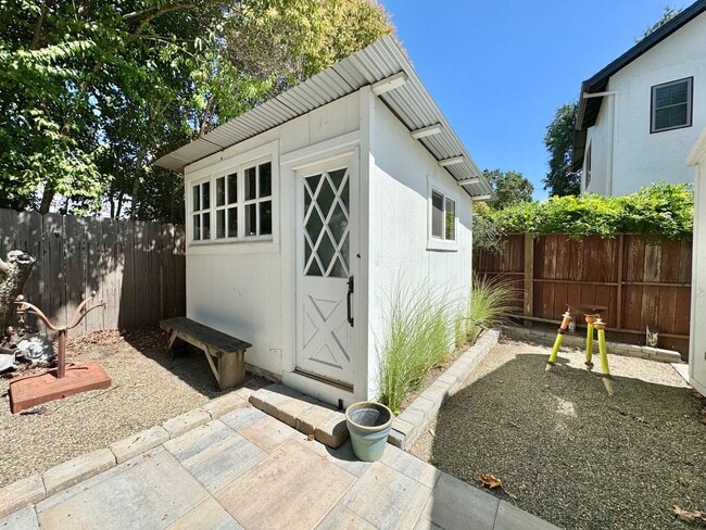 Building Photo - Rare Find Saint Helena Gem, “Upper Tainter...