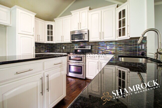 Building Photo - 3005 Comanche Trail