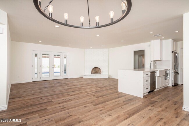 Building Photo - 6016 E Evans Dr