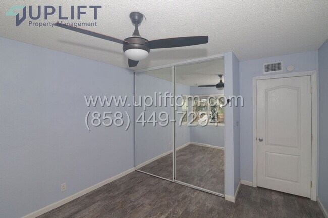 Building Photo - 9429 Calle Del Lago