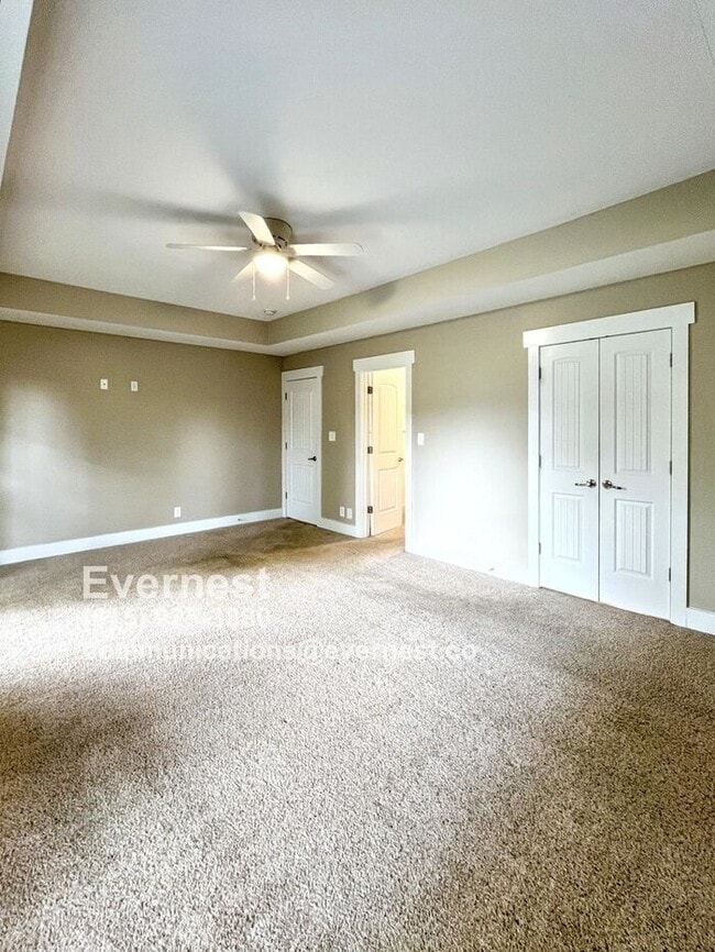 Building Photo - 5-Bedroom, 3-Bathroom Home with Modern Ame...