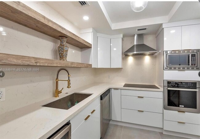 Building Photo - 4001 S Ocean Dr