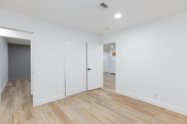 Building Photo - 3 bed and 2 bath with big yard for boat an...